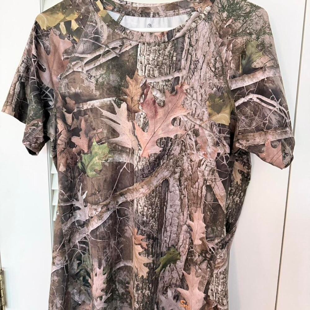 She realtree camo t-shirt